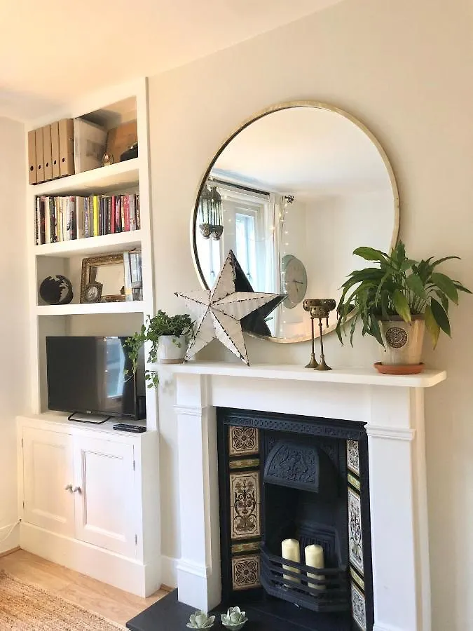 Cosy Retreat In Heart Of London Se1 - 1 Bed Flat Apartment 0*,  United Kingdom